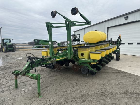 Image of John Deere 1770 equipment image 1