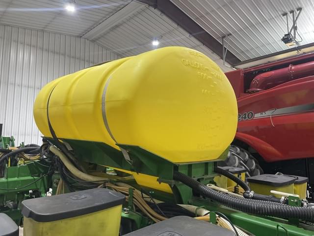 Image of John Deere 1770 equipment image 3