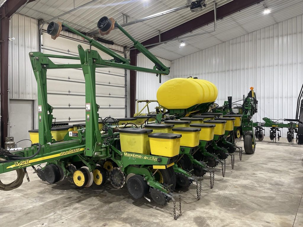 2003 John Deere 1770 Equipment Image0