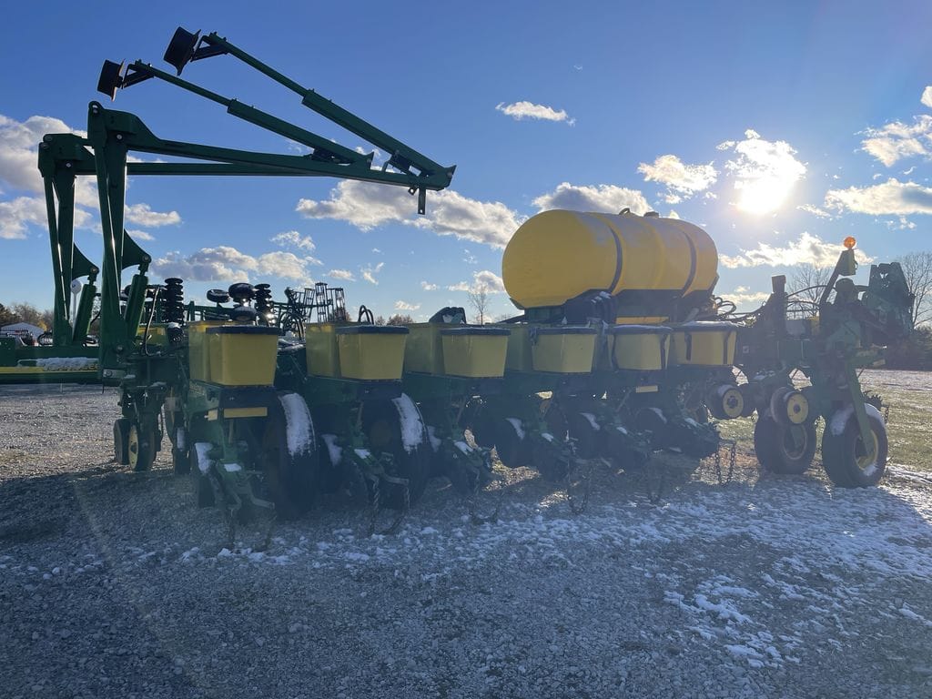 2003 John Deere 1770 Equipment Image0