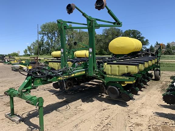 Image of John Deere 1770 equipment image 1