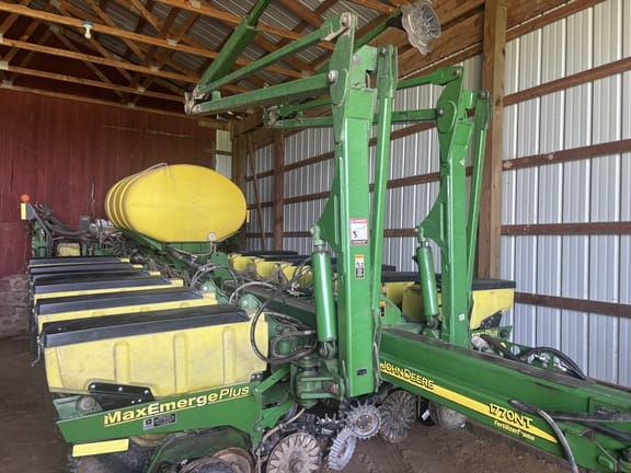 2003 John Deere 1770 Equipment Image0