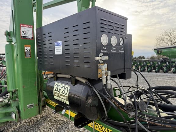 Image of John Deere 1770 equipment image 1