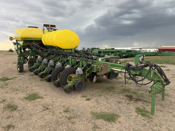 Image of John Deere 1770 equipment image 1