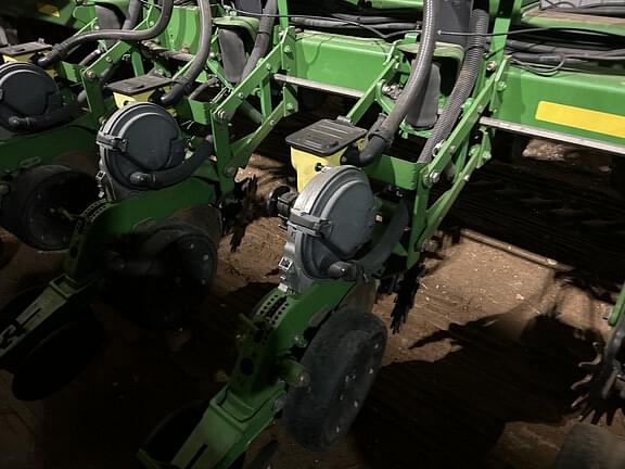 Image of John Deere 1770 equipment image 1