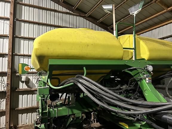 Image of John Deere 1770 equipment image 2