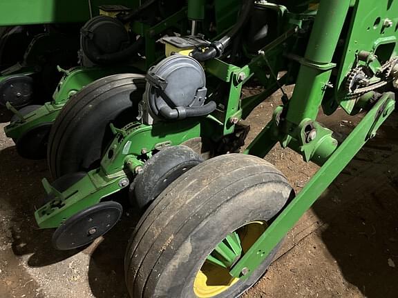 Image of John Deere 1770 equipment image 4