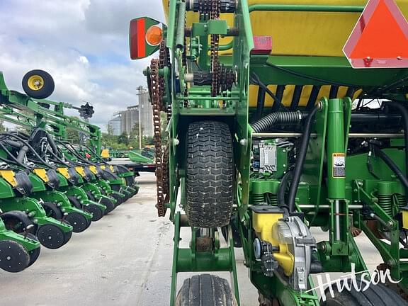 Image of John Deere 1770 equipment image 4