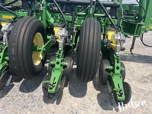 Image of John Deere 1770 equipment image 4
