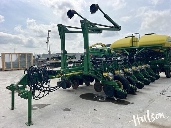 Image of John Deere 1770 equipment image 1