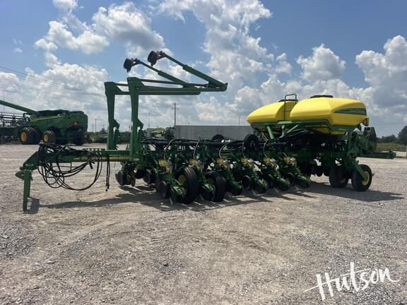 Image of John Deere 1770 equipment image 1