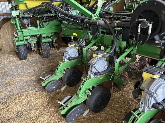 Image of John Deere 1770 equipment image 2