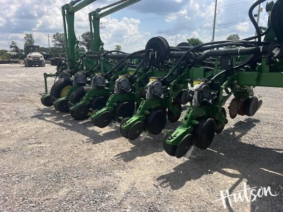 Image of John Deere 1770 equipment image 2