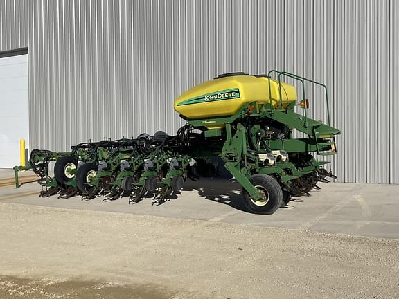 Image of John Deere 1770 equipment image 1