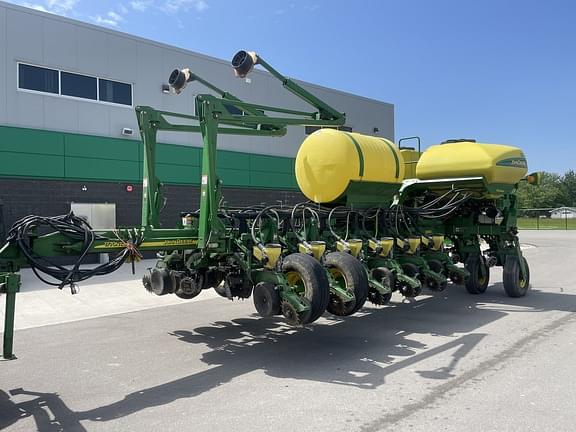 Image of John Deere 1770 equipment image 2