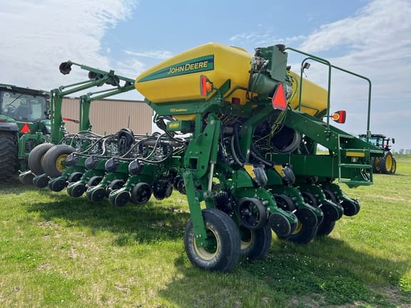 Main image John Deere 1770