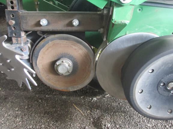 Image of John Deere 1770 equipment image 1