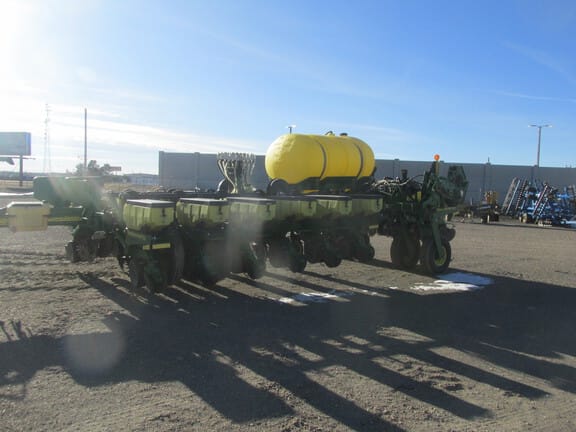 2003 John Deere 1770 Equipment Image0