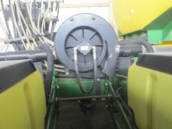 Image of John Deere 1770 equipment image 4