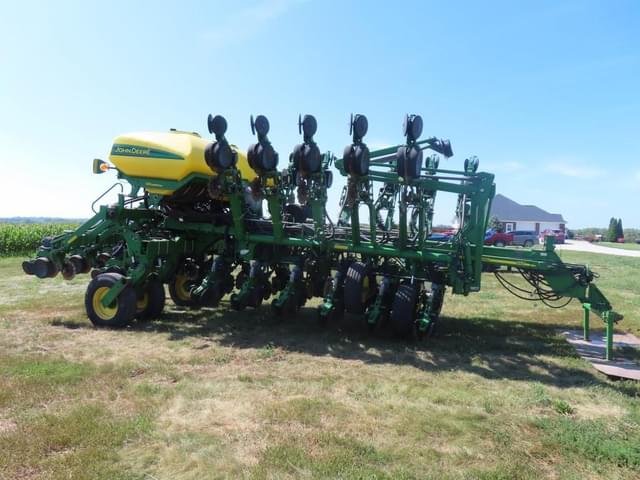 Image of John Deere 1790 equipment image 4