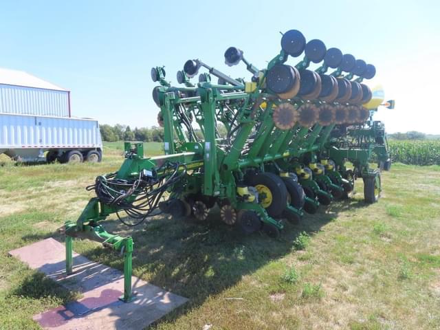 Image of John Deere 1790 equipment image 1