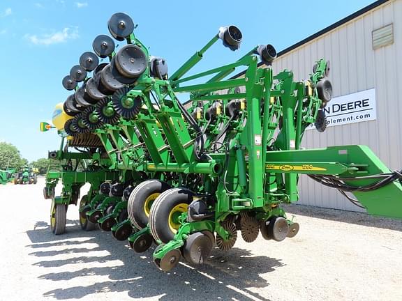 Image of John Deere 1790 equipment image 4