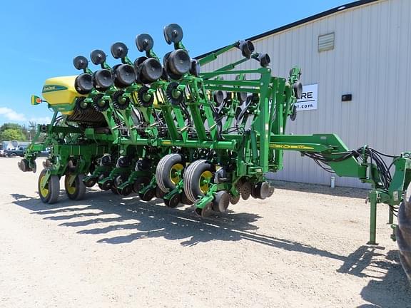 Image of John Deere 1790 equipment image 3