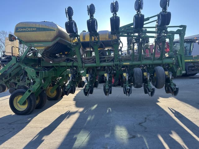 Image of John Deere 1790 equipment image 2