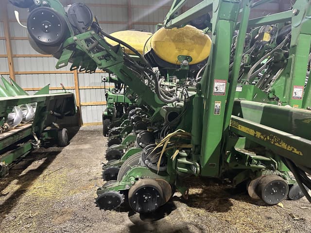 Image of John Deere 1790 equipment image 2