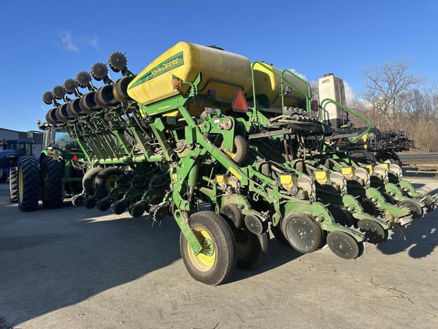 Image of John Deere 1790 equipment image 3