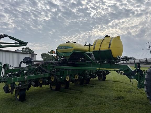 Image of John Deere 1790 equipment image 3