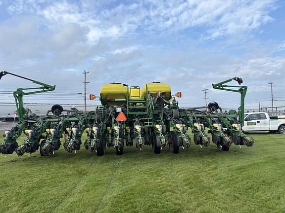 Image of John Deere 1790 equipment image 1