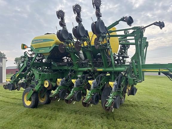 Image of John Deere 1790 equipment image 2