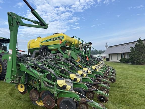 Image of John Deere 1790 equipment image 4