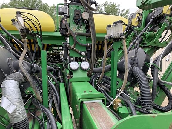 Image of John Deere 1790 equipment image 2
