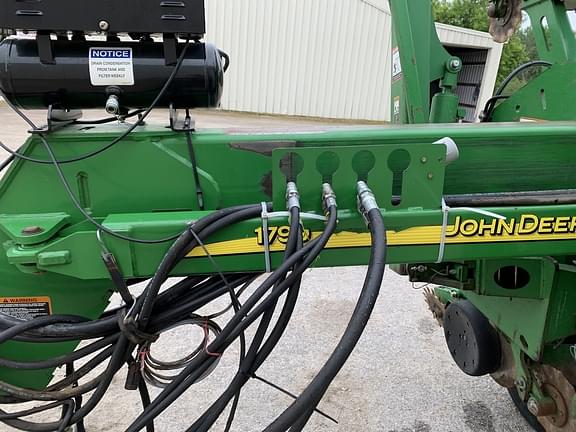 Image of John Deere 1790 equipment image 1