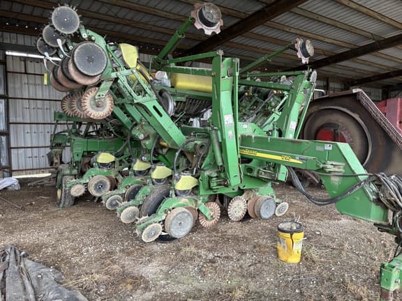 Image of John Deere 1790 equipment image 4