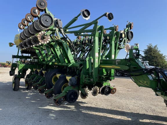 Image of John Deere 1790 equipment image 1