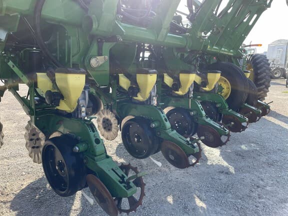 Image of John Deere 1790 equipment image 3