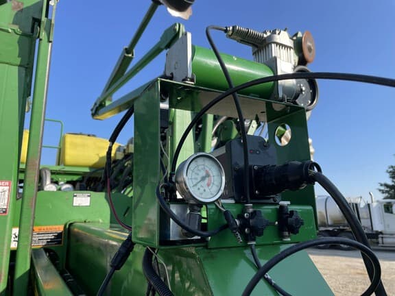 Image of John Deere 1790 equipment image 2