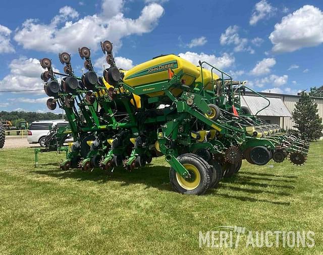 Image of John Deere 1790 equipment image 2