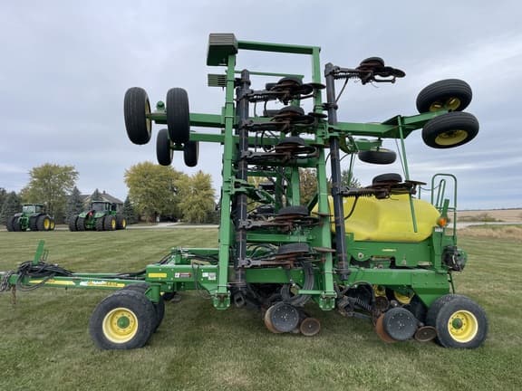 Image of John Deere 1890 equipment image 1
