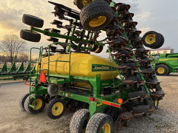 Image of John Deere 1890 equipment image 1