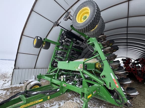 Image of John Deere 1890 equipment image 1