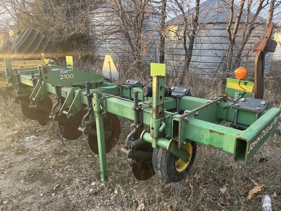 Main image John Deere 2100