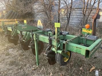 Main image John Deere 2100