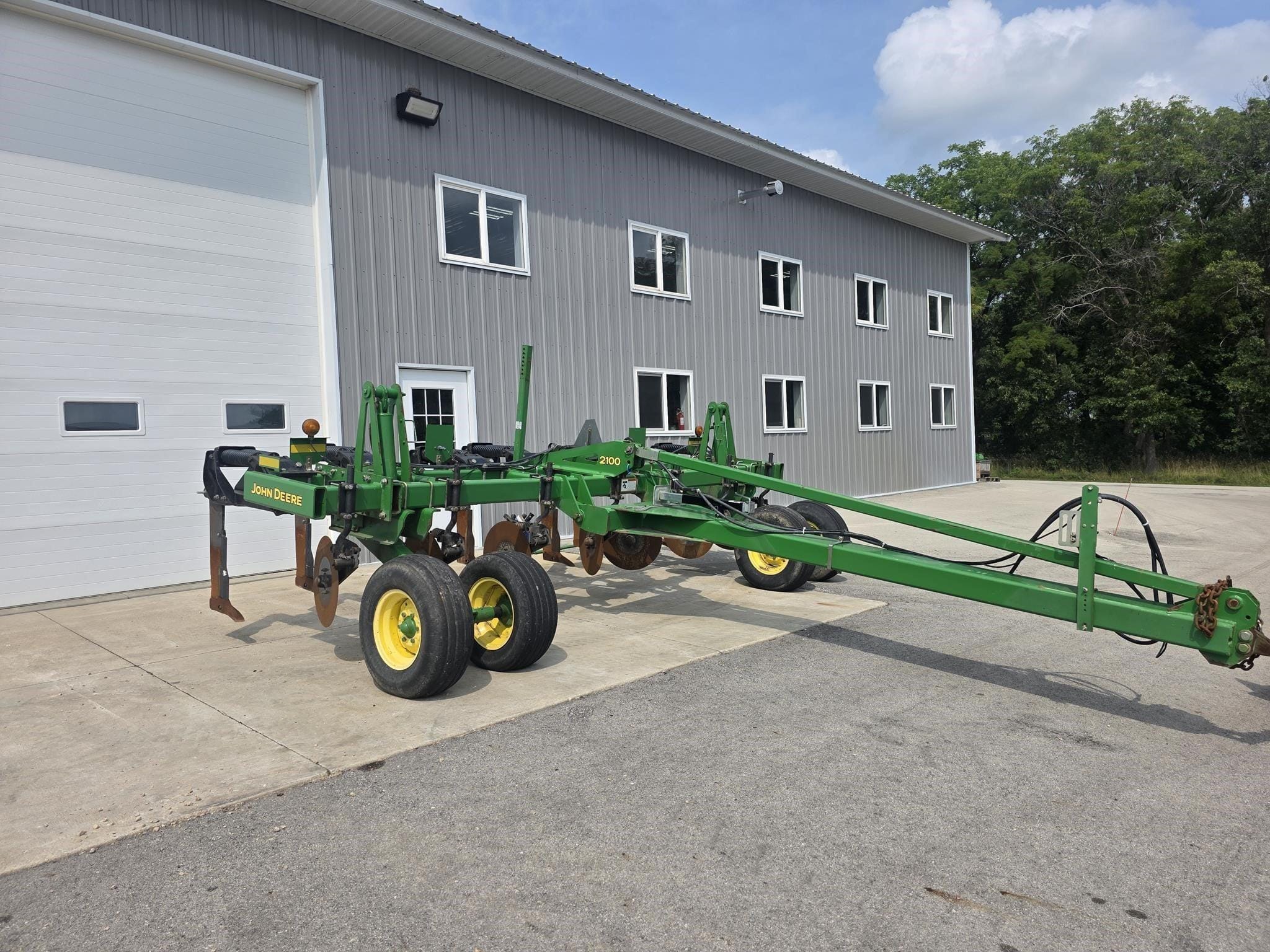 2003 John Deere 2100 Equipment Image0