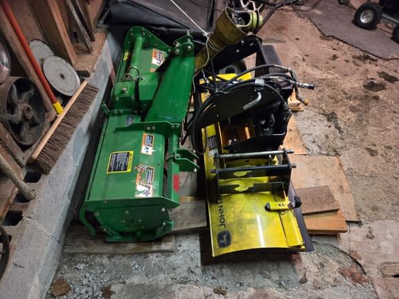 Image of John Deere 2210 equipment image 4