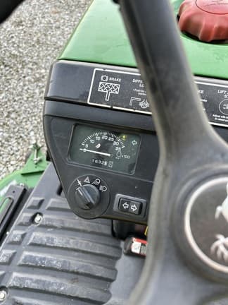 Image of John Deere 2210 equipment image 4