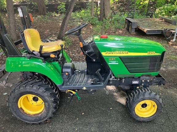 Image of John Deere 2210 equipment image 4